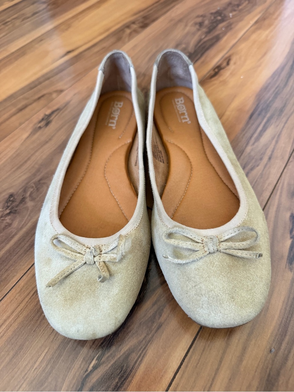 Born Brin Women's Light Cream Suede Ballet Flats
